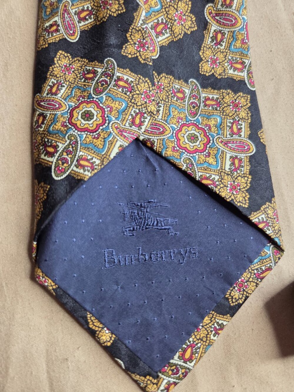 RARE Vintage Burberry London 100% Silk Black Paisley Medallion Neck Tie - Picture 4 of 7